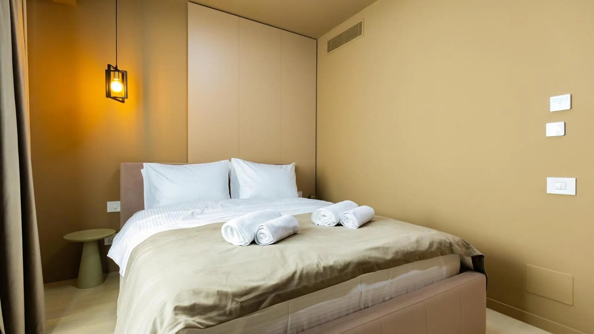 Juno New Boutique Building Apartment With Private Parking ブカレスト